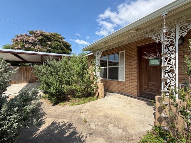 Photo - 7103 Twin Crest Dr