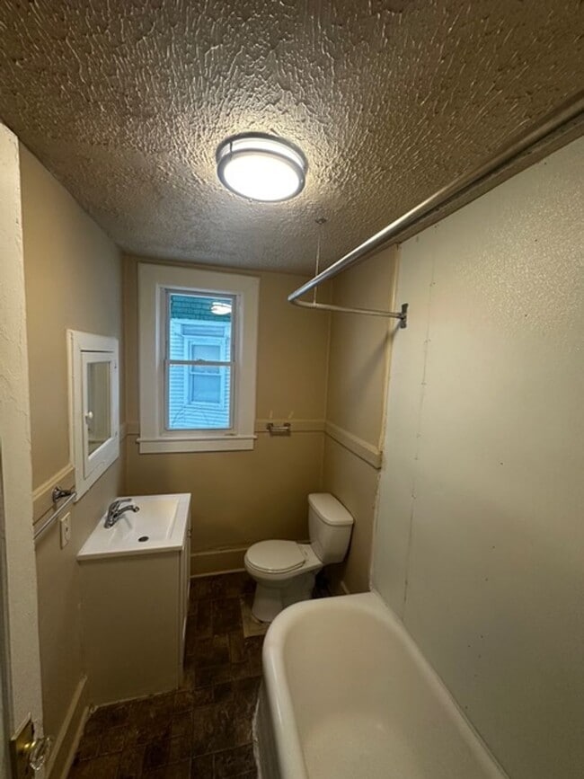 Photo - 207 Kenwood Ave Unit 207KENDN