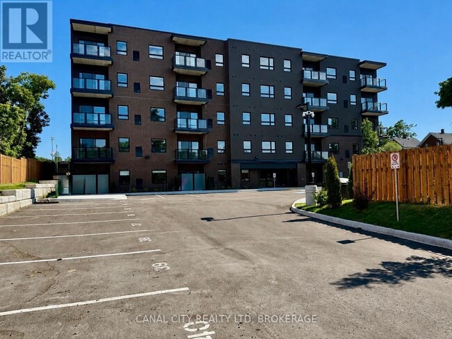 Photo - 8 Hutt Ln