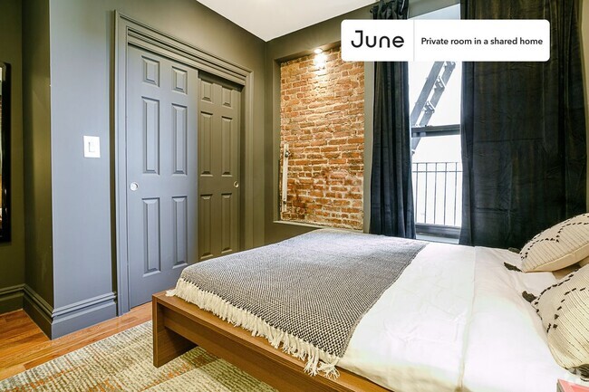 Building Photo - Private bedroom in 3 bed/2 bath Home