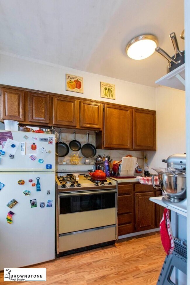 Photo - Carroll Gardens Brownstone One Bedroom
