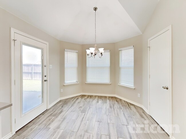 Photo - 6701 Fairglen Dr