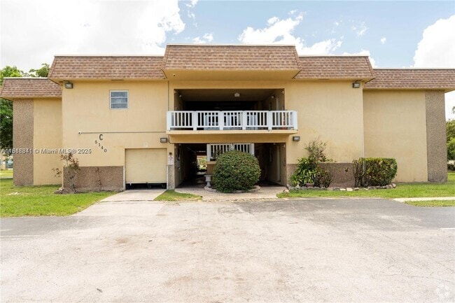 Building Photo - 5140 SW 40th Ave Unit 23C Rental
