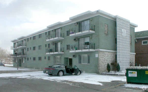 Photo - 17572 Lake Shore Blvd Apartments
