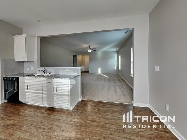 Photo - 120 Canada Dr