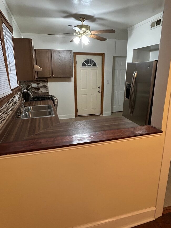 Building Photo - 8128 S Marshfield Ave Unit Second floor Rental