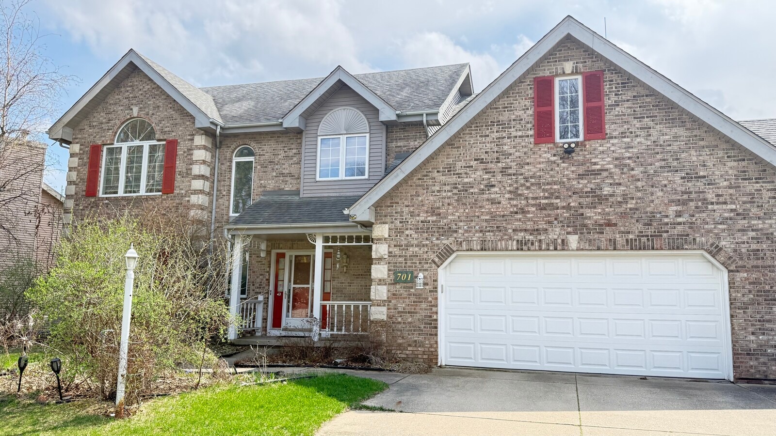 Photo - 701 Ondossagon Way