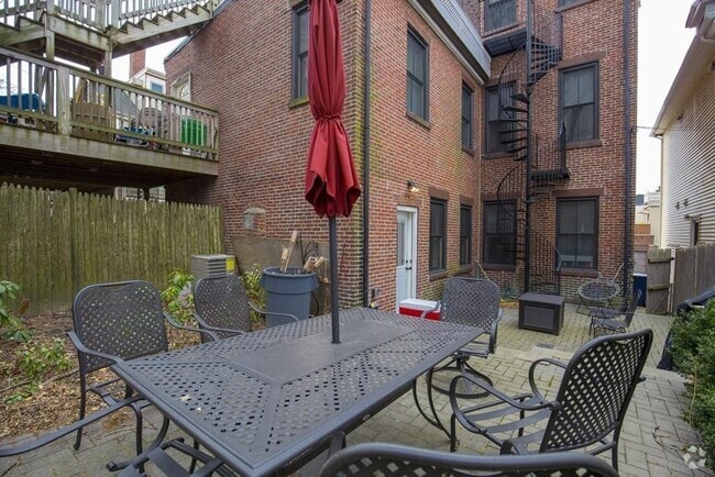 Building Photo - 8 Gates St Unit 1 Rental