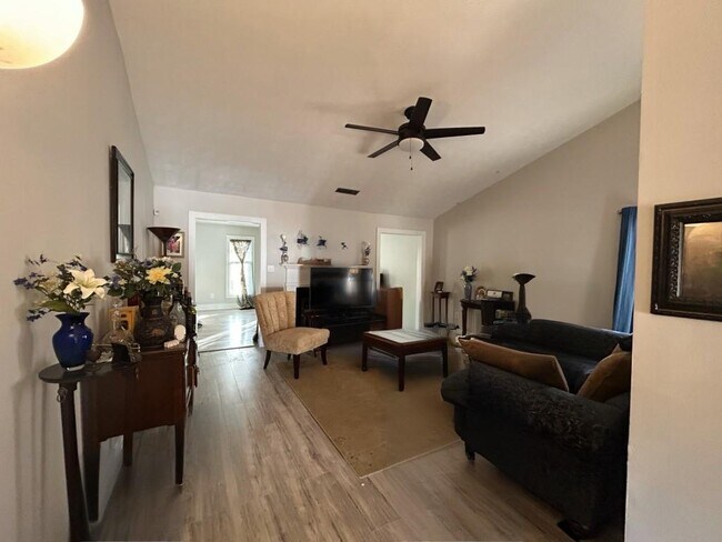 Photo - 6031 Ambassador Dr