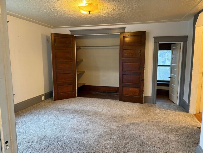 Photo - 515 W Franklin St Unit Upper