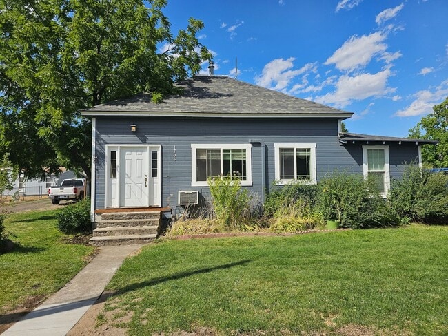 Building Photo - 1703 V Ave Rental