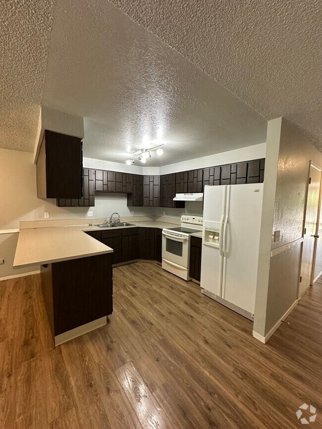 Building Photo - Ready first of June / 3 bedroom 2 bathroom... Rental
