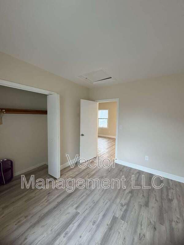 Photo - 2842 Dixwell Ave