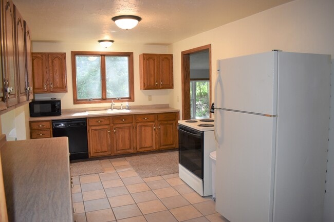 Photo - 58 E 12th St