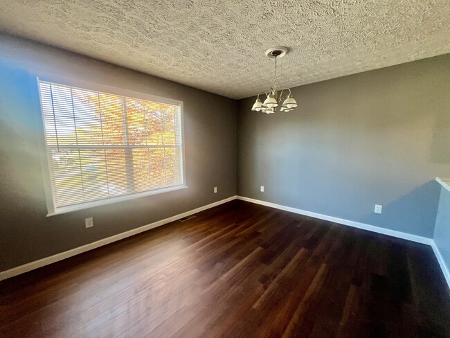 Photo - Thistlewood Lane