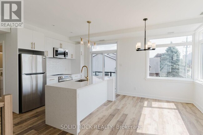 Photo - 845 Champlain St