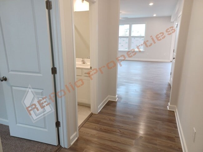 Photo - Lovely 4 Bedroom, 3 Bath Single-Family Home w/1st FL Guest Suite & 2 Car Garage in Sierra Heights...