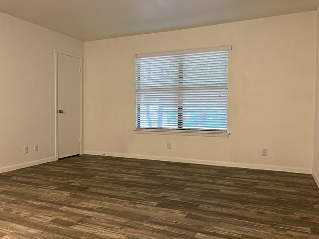 Photo - Oak Creek Village