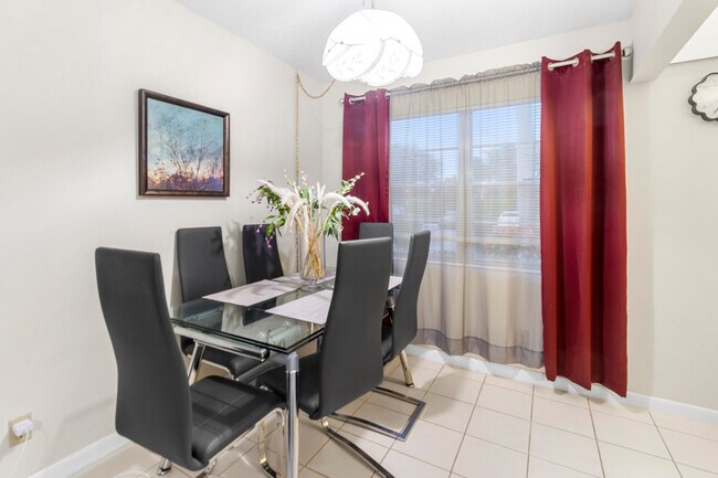 Photo - 505 Mansfield M