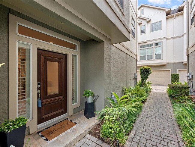 Photo - 625 Hartman St