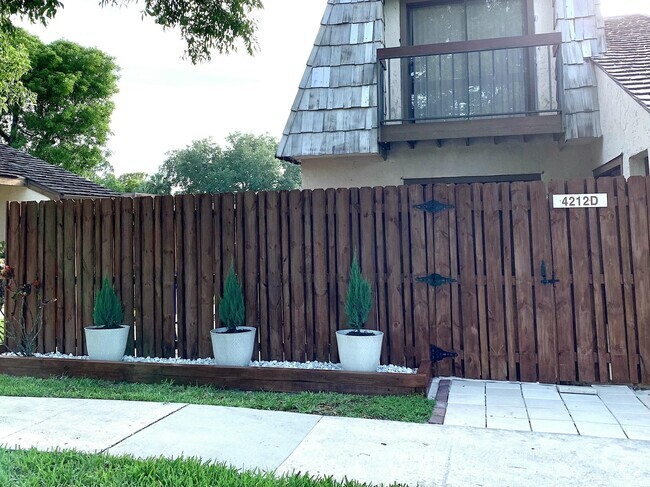 Building Photo - 4212 Palm Bay Cir Rental