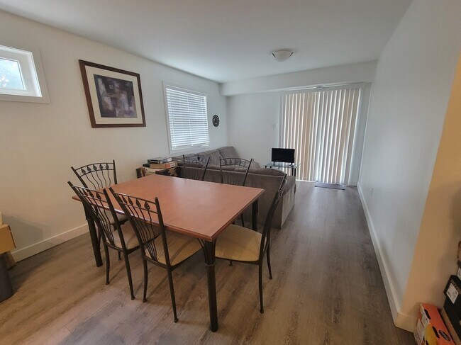 Photo - 4 Bed 2 Bath on Maitland Unit B