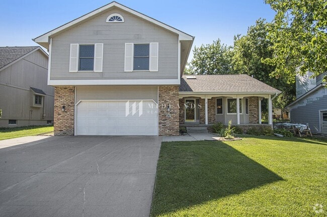 Building Photo - 4 Bedroom Papillion Home!