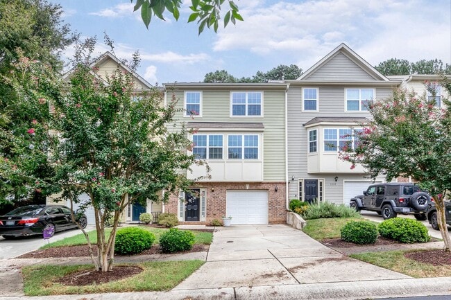 Building Photo - 4 Bedroom Heritage Townhome