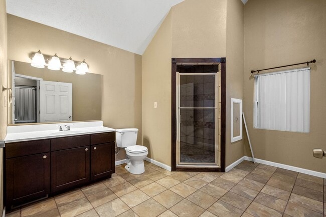 Photo - MOVE IN SPECIAL! SCORE HALF OFF 1ST MONTH'...