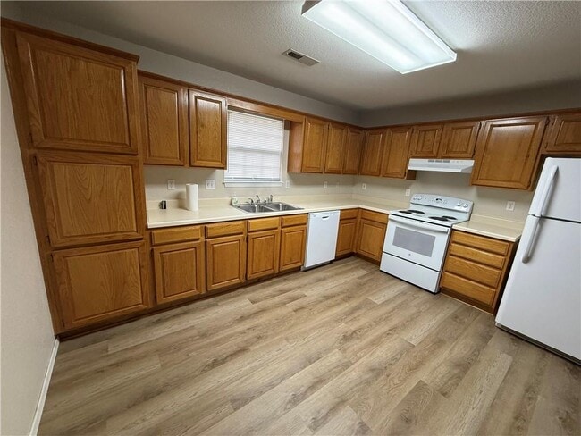 Photo - 1160 N Boxley Ave