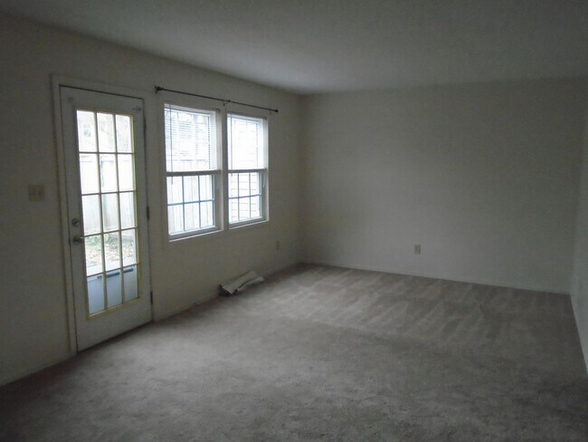Photo - Charming 3 bedroom 1 1/2 bath townhouse lo...