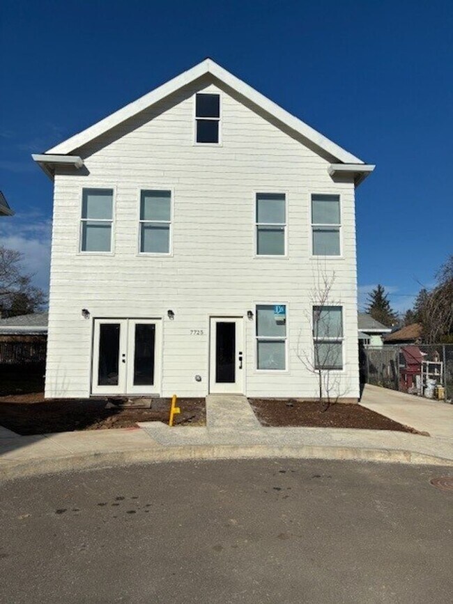 Photo - *** 3 Bedroom New Build In SE ! ONE MONTH FREE !!!!