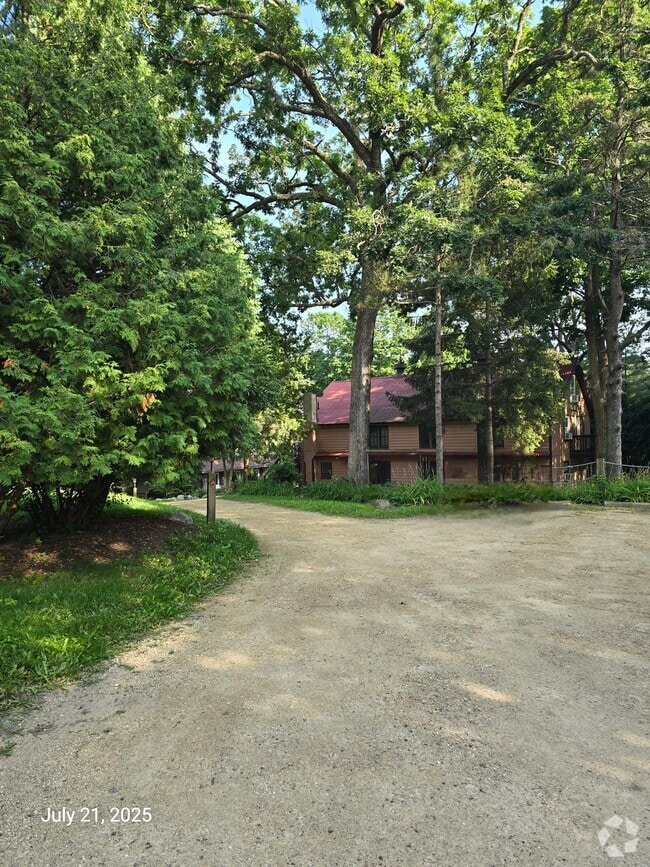 Building Photo - W4019 Oakwood Dr Unit 1 S Rental