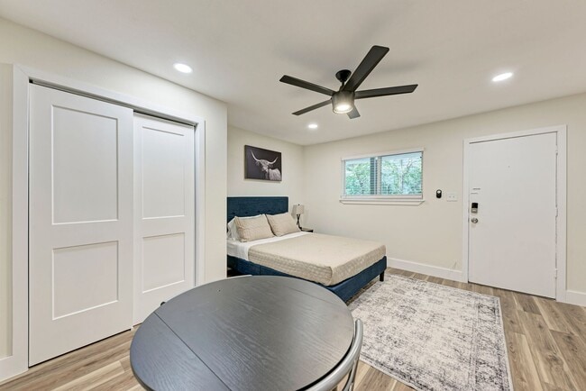For Lease – Fully Furnished Studio Near UT - For Lease – Fully Furnished Studio Near UT Casa