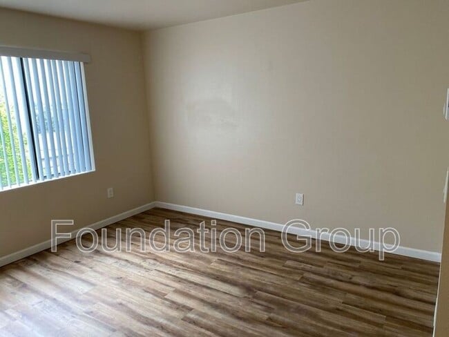 Photo - 400 10th Ave