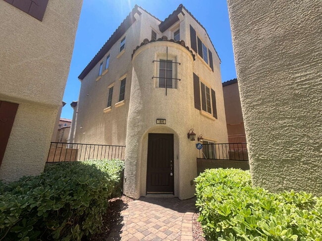 Building Photo - 3 Bed 3.5 Bath Summerlin