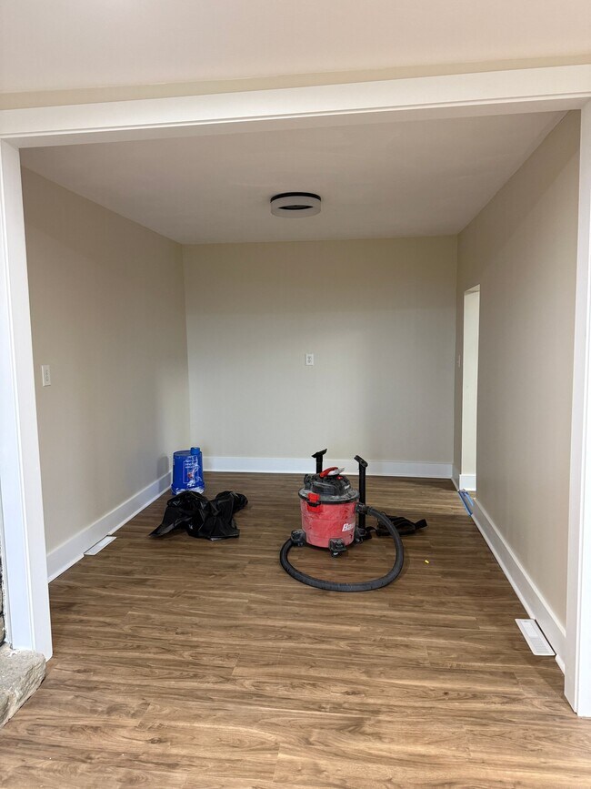 Photo - 305 Crusher Way