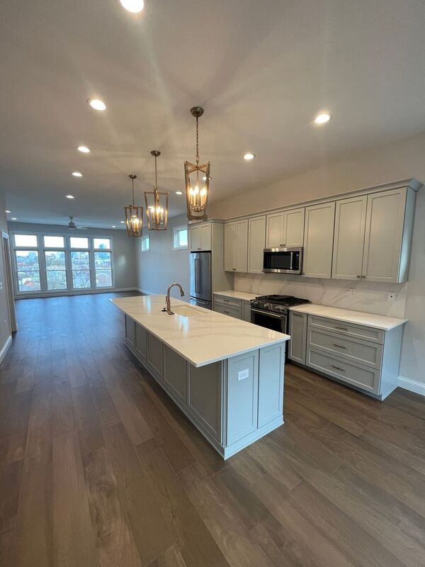 Photo - 140 W 13th St