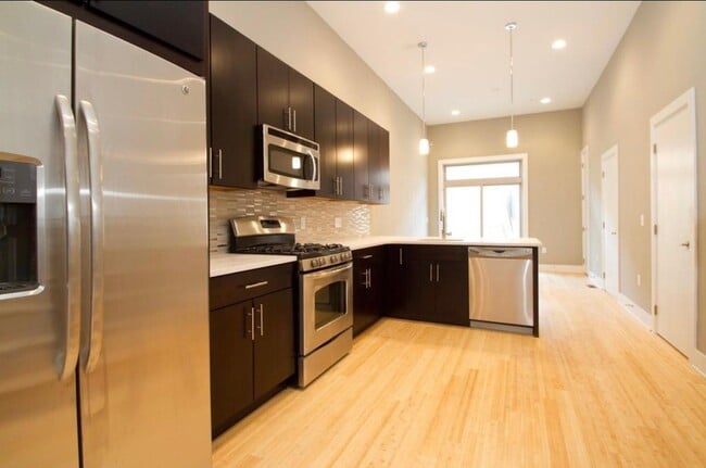 Cocina (Vista desde la sala de estar) - 919 N 5th St Unidad 17