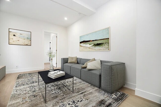 Photo - 138 E 38th St Unidad 10E