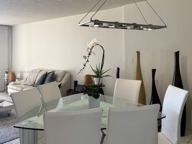 Photo - 18151 NE 31st Ct Unidad 111