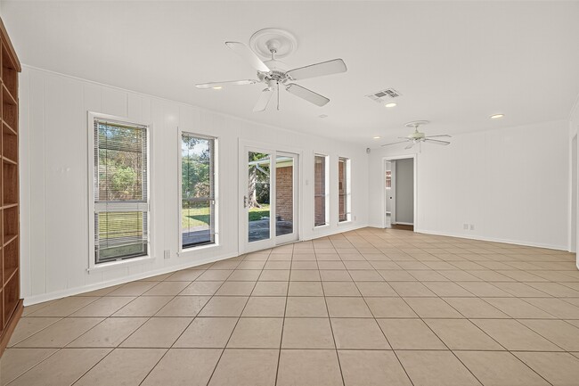 Photo - 5418 Darnell St