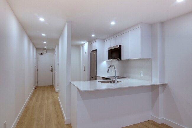 Building Photo - 2285 Rue St Mathieu Unit 705