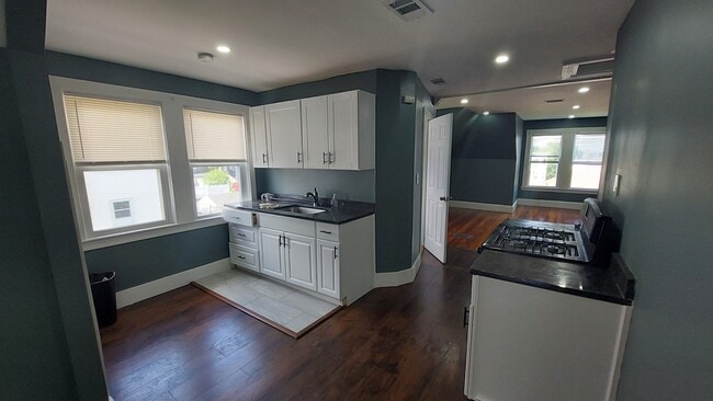 Photo - 31 Bullard St Apartments Unit 3