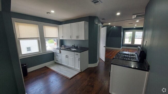 Building Photo - 31 Bullard St Unit 3 Rental