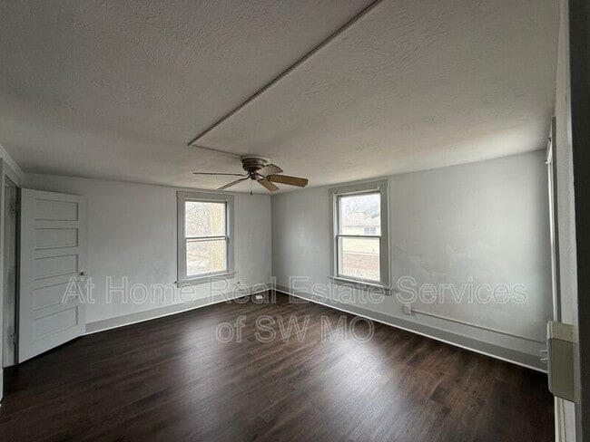 Photo - 1021 E Walnut St Unit #2