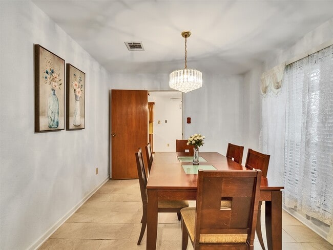 Photo - 4002 Thistledown Dr