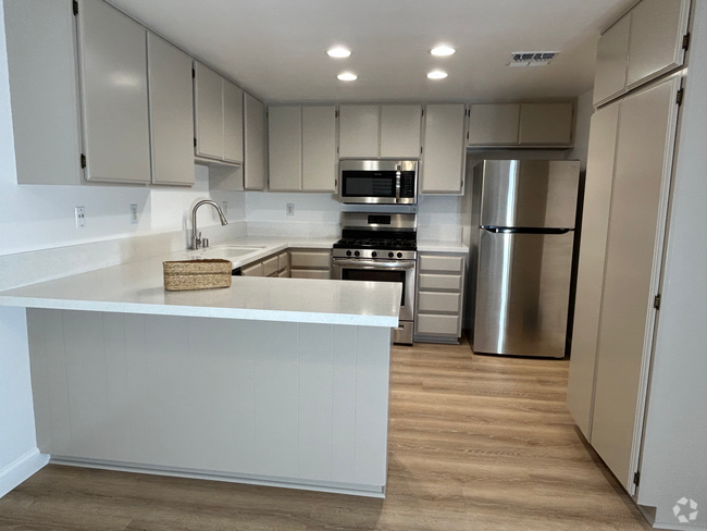 Building Photo - 285 S Sierra Madre Blvd Unit CondoNewlyRefurbished