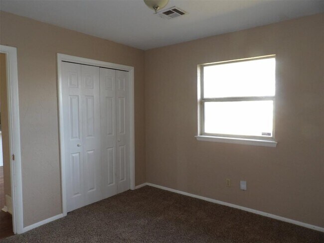 Photo - 637 NW 21st St