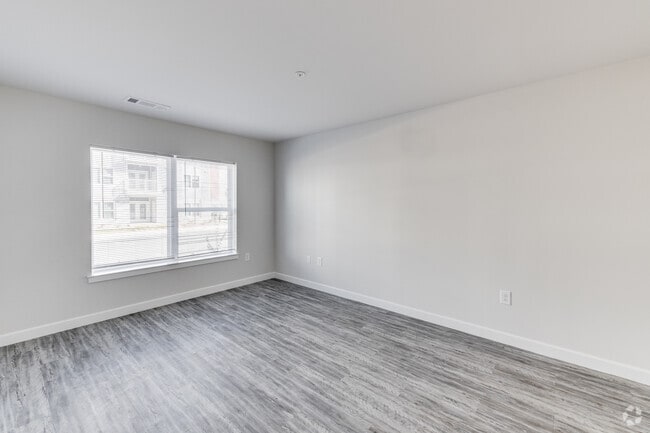 1BR, 1 BA - 715 SF